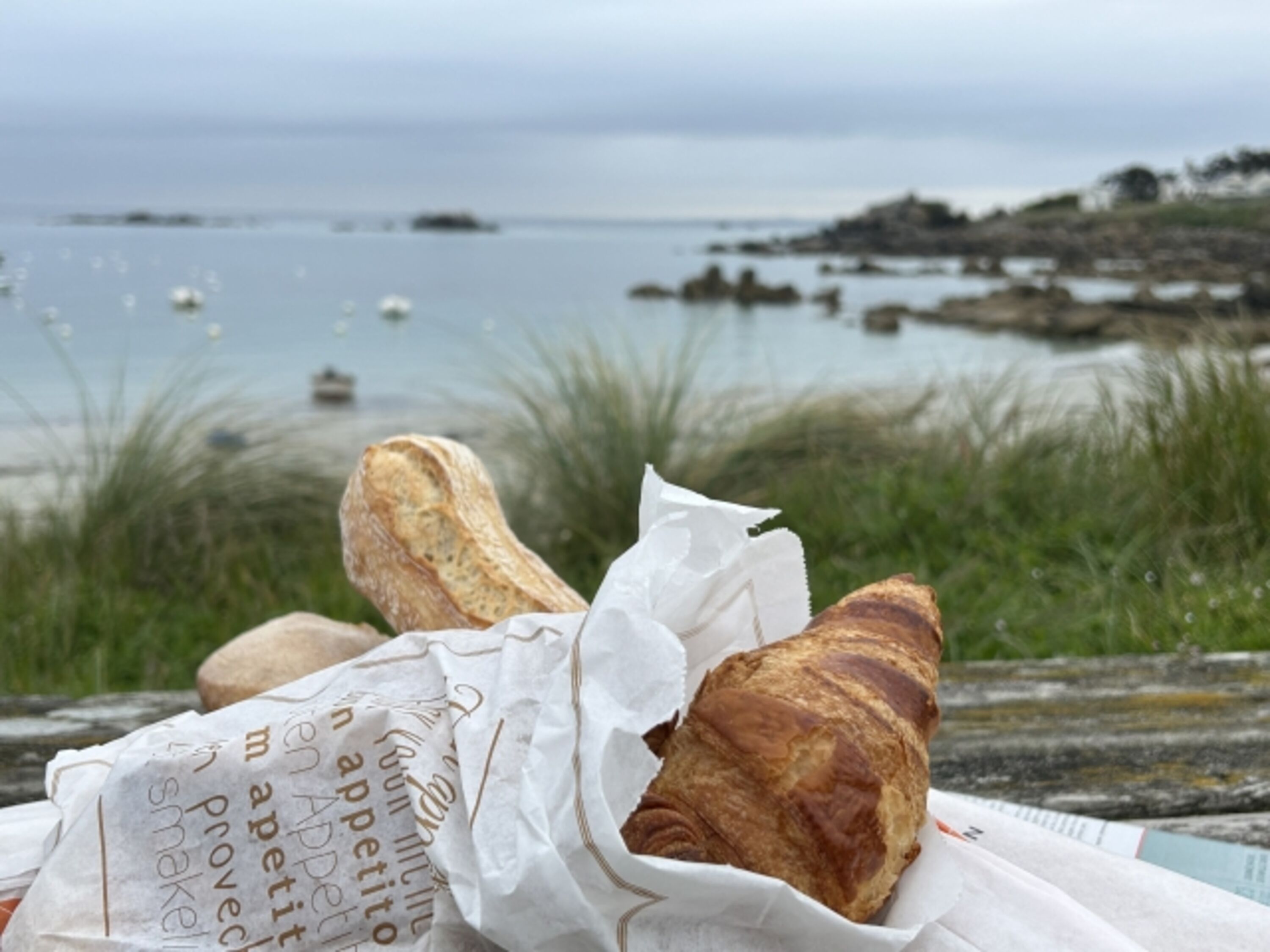 Brot und Croissant sind nur 300m von Haus !