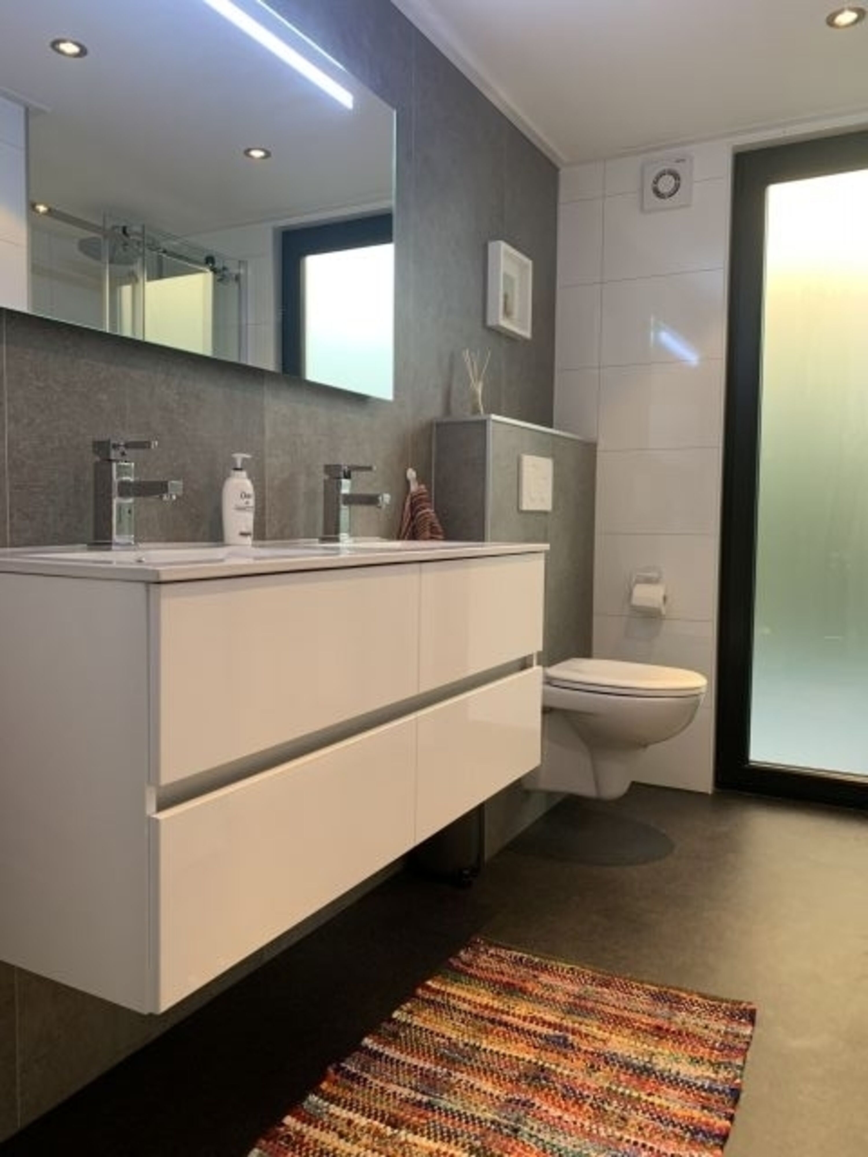 großes Badezimmer