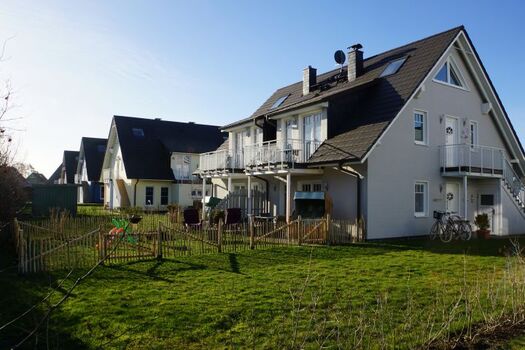 Terrasse m. eingefriedeter Grünfläche, Eingang