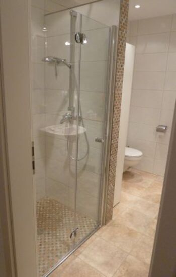 Dusche im Badezimmer