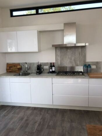 Voll ausgestattete Küche