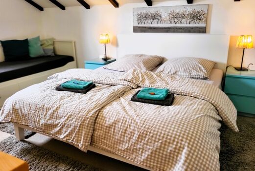 Schalfen auf der offenen Galerie mit Heuboden-Feeling