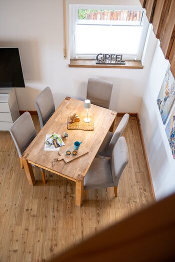 Esstisch für 5 bis 6 Personen