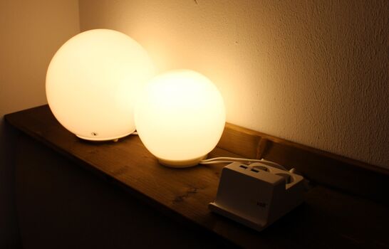 An alles gedacht: varibable Leselampen, Anschlüsse, Ablage ... 