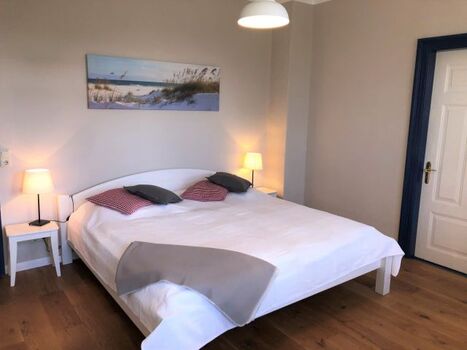 Schlafzimmer mit Doppelbett (200x200)