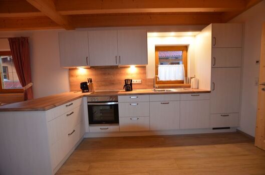 Gut ausgestattete Küchenzeile