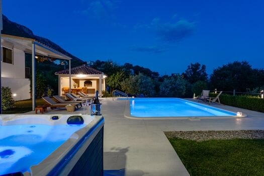 Villa Beybe bietet Platz für bis zu 8 Personen, alles wurde kürzlich hochwertig renoviert und ist wirklich wunderschön dekoriert