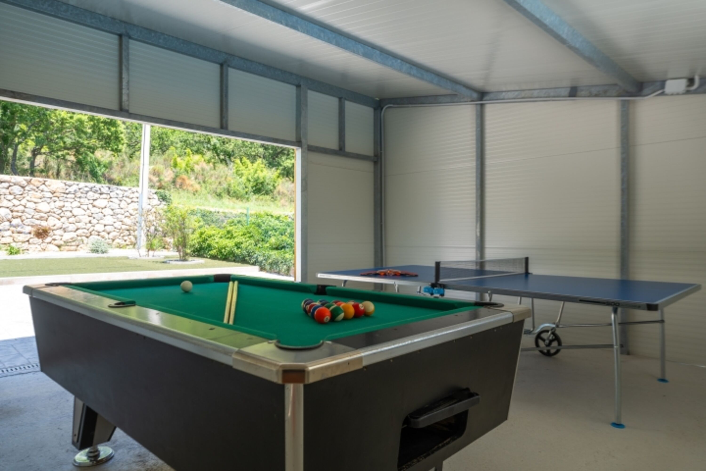 Tischtennis, Billardtisch, Spielplatz und eine natürliche und unberührte Umgebung