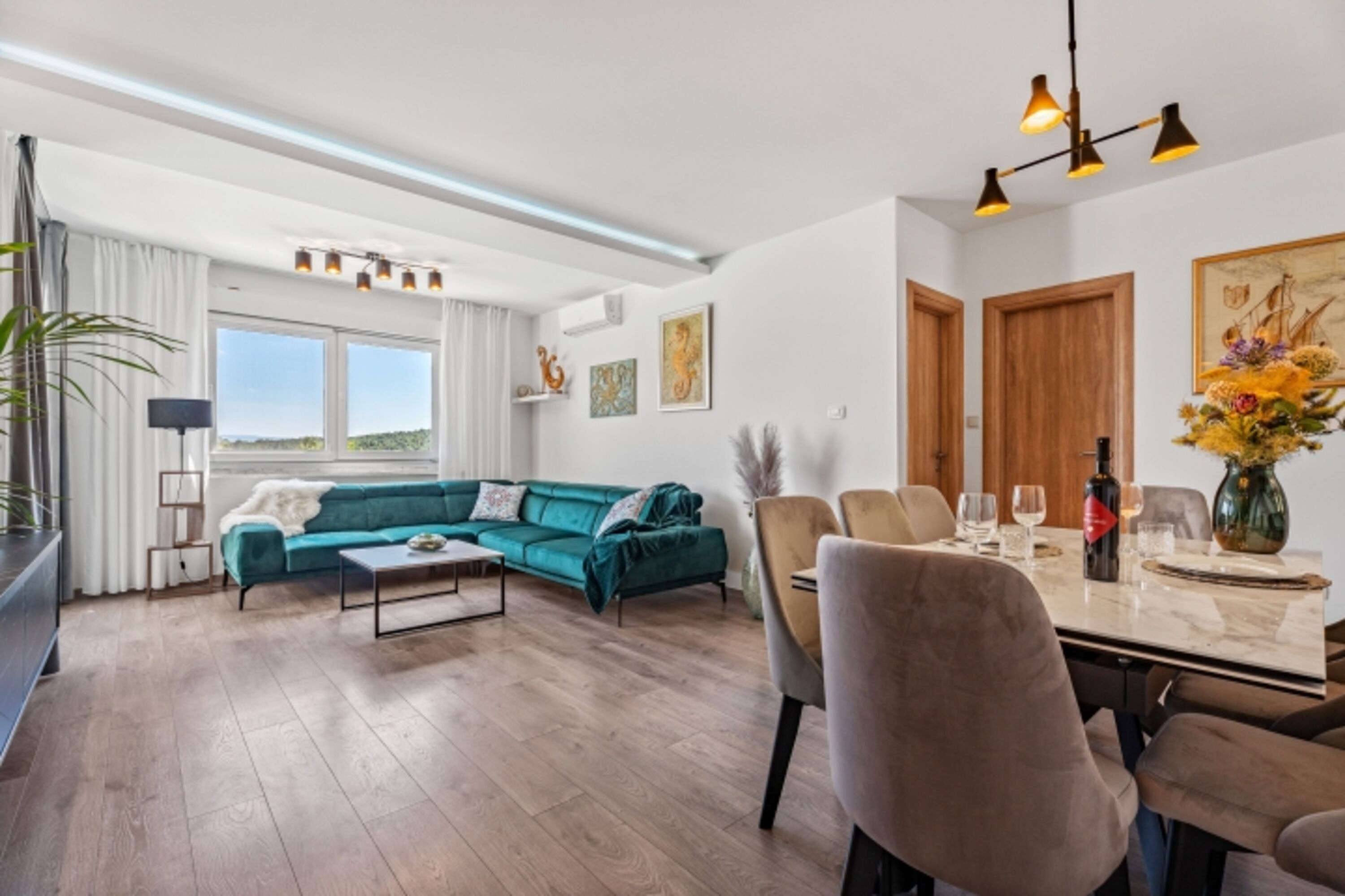Villa Beybe bietet Platz für bis zu 8 Personen, alles wurde kürzlich hochwertig renoviert und ist wirklich wunderschön dekoriert