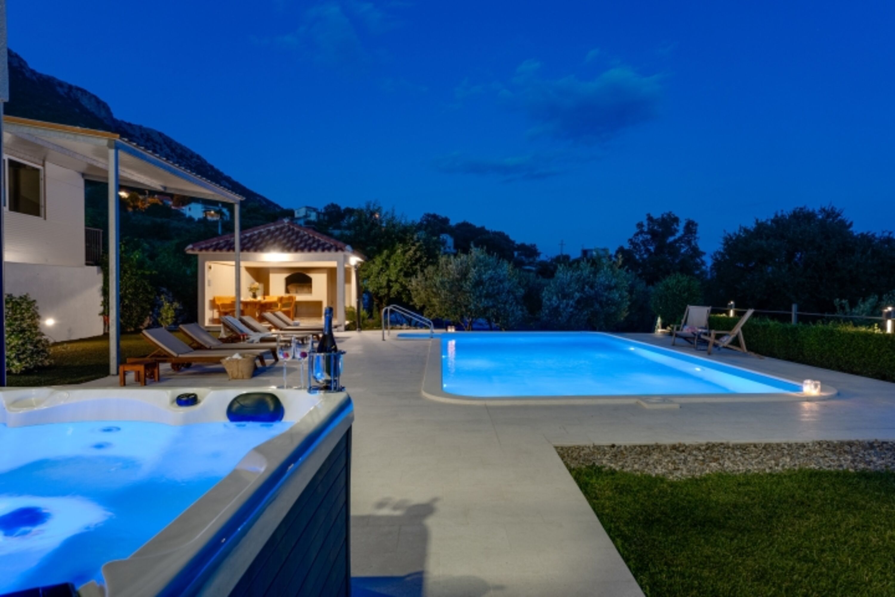 Villa Beybe bietet Platz für bis zu 8 Personen, alles wurde kürzlich hochwertig renoviert und ist wirklich wunderschön dekoriert