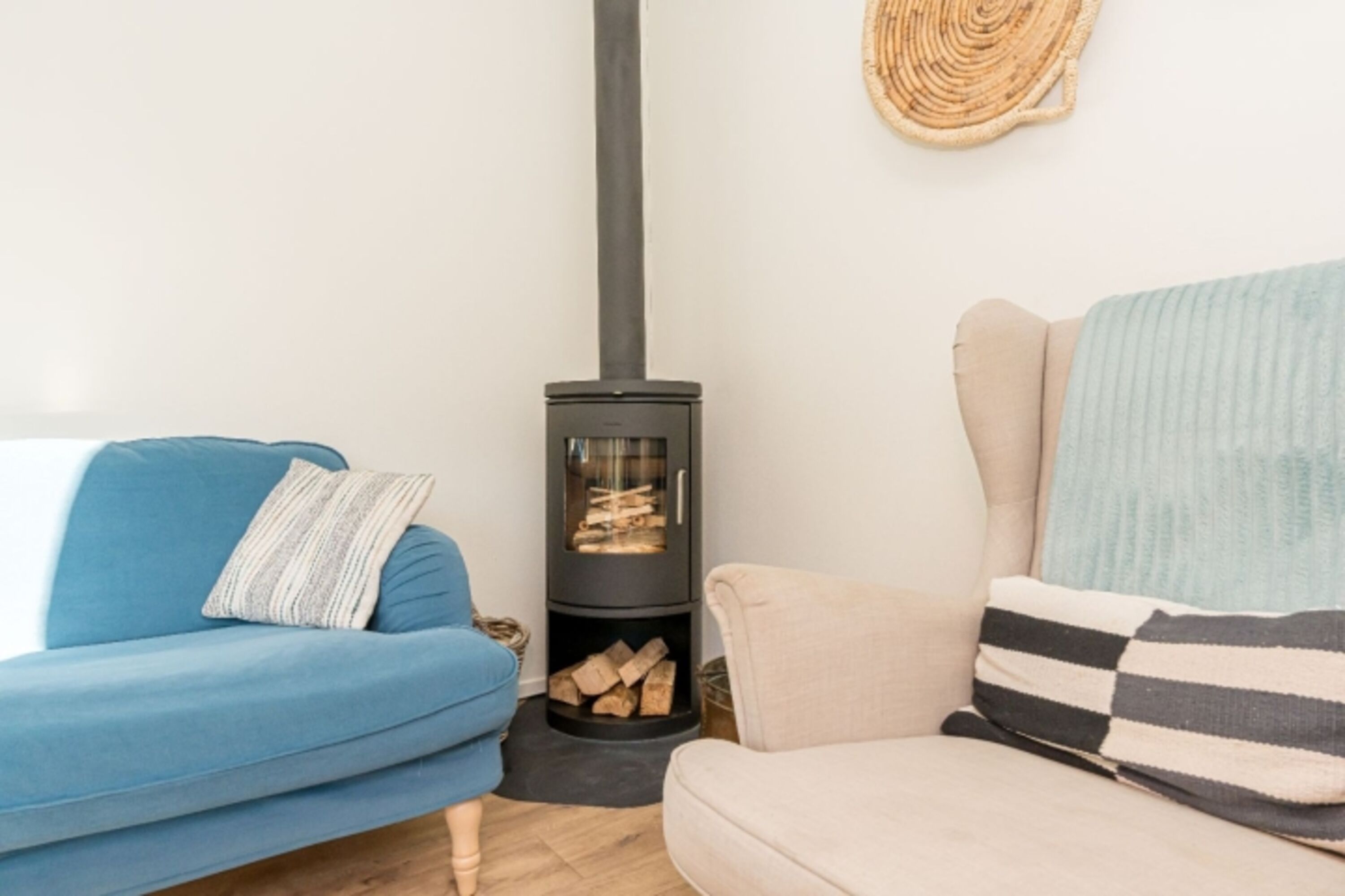 Gemütliche Sitzecke mit Kamin
