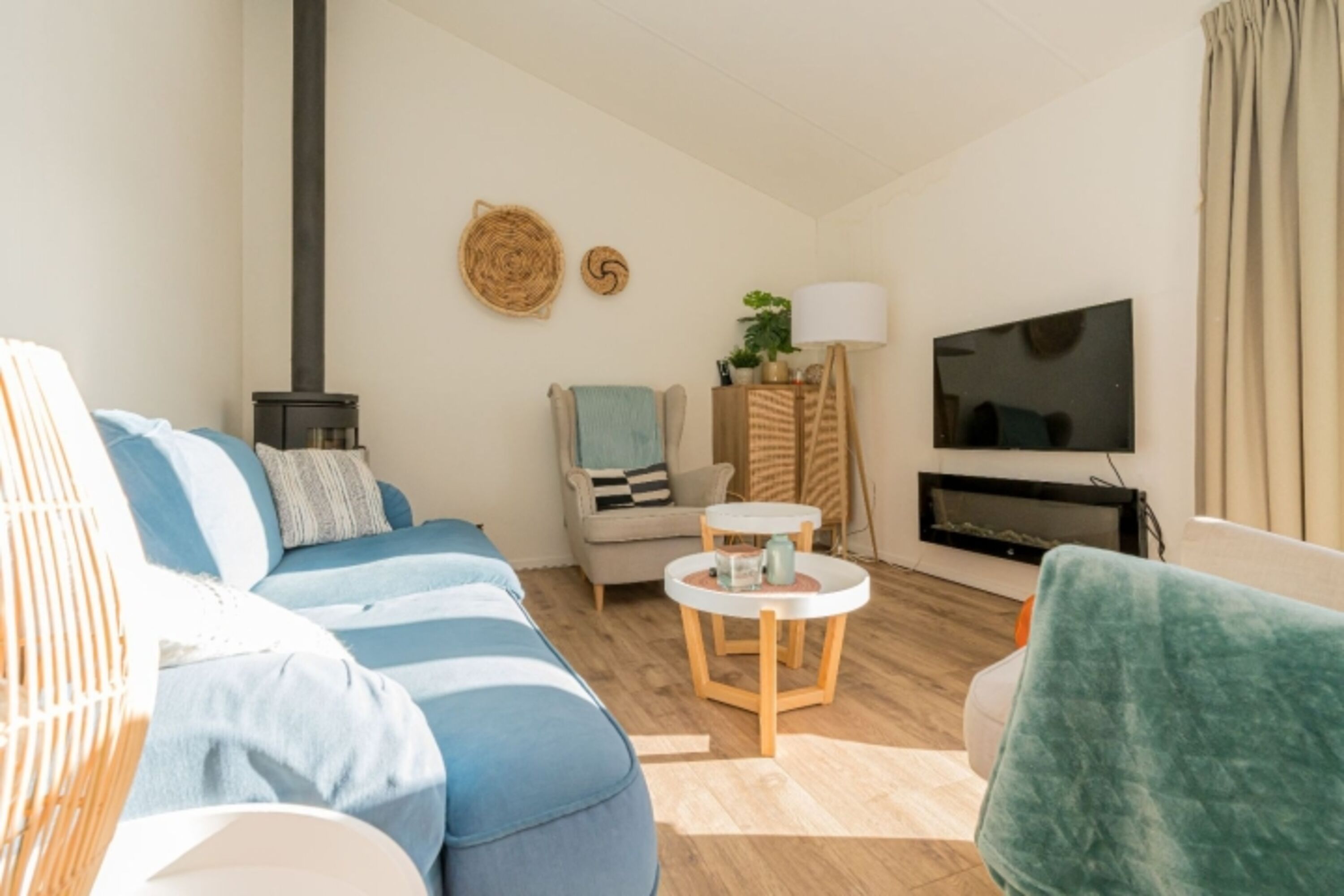Die gemütliche Sitzecke mit Digital TV und Kamin