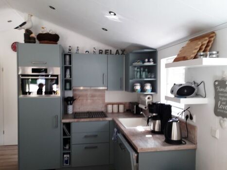 Die Küche mit allem was man so braucht.