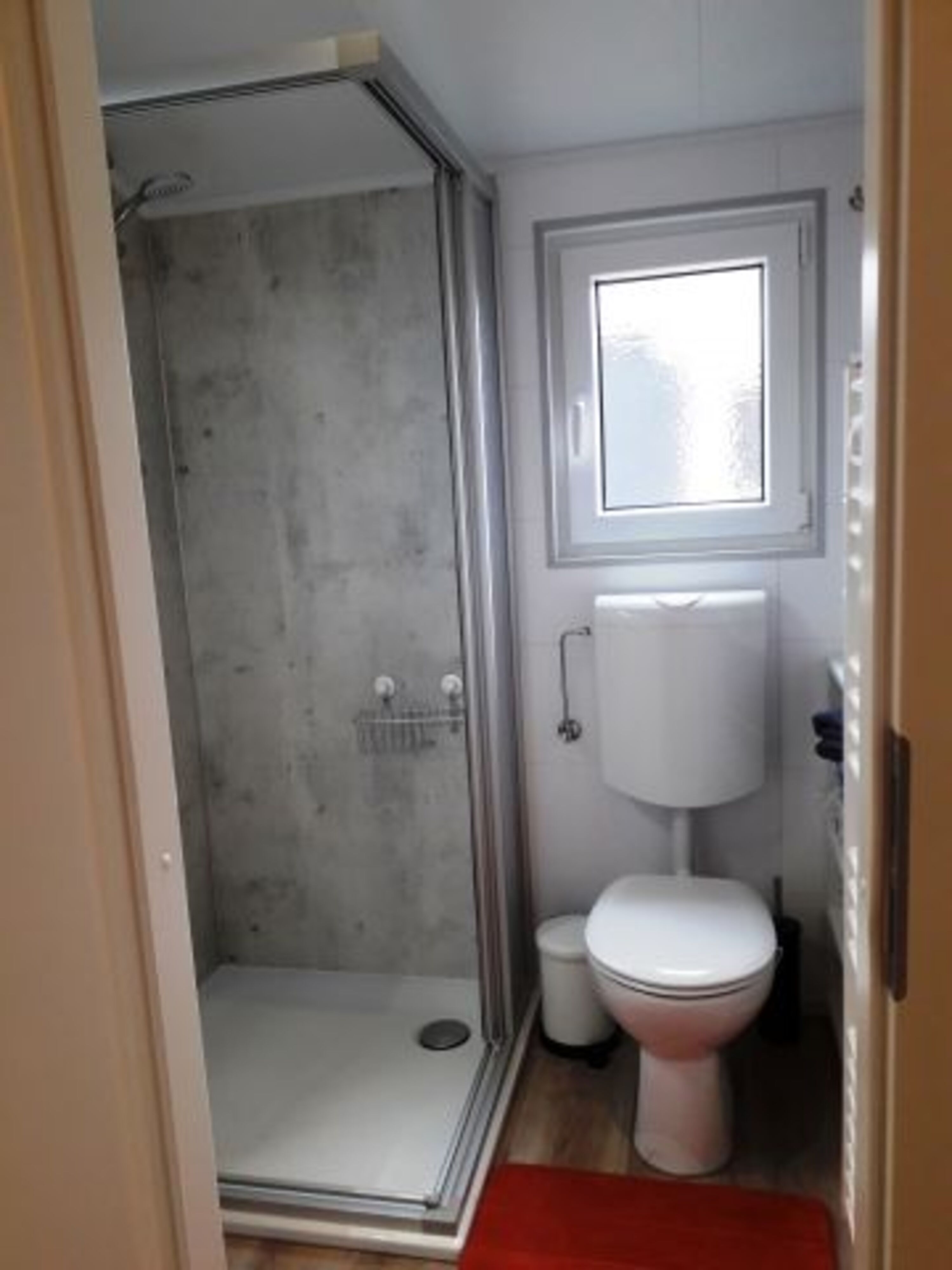 Duschbad /Toilette.