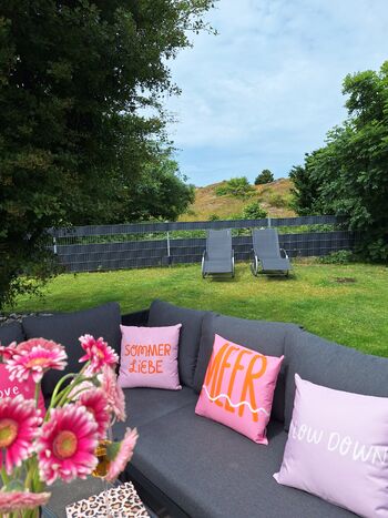 Eingezäunter Garten bis 1,80 mit Loungemöbeln Strandkorb und Grill