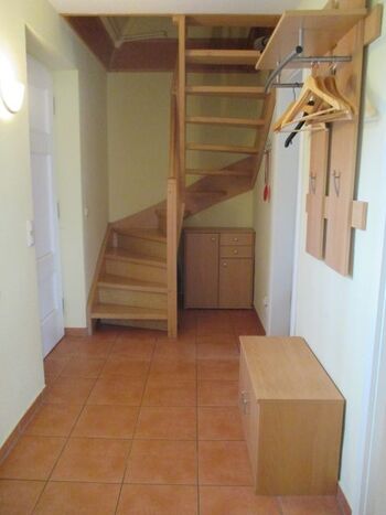 Flur mit Treppe zum Schlafzimmer