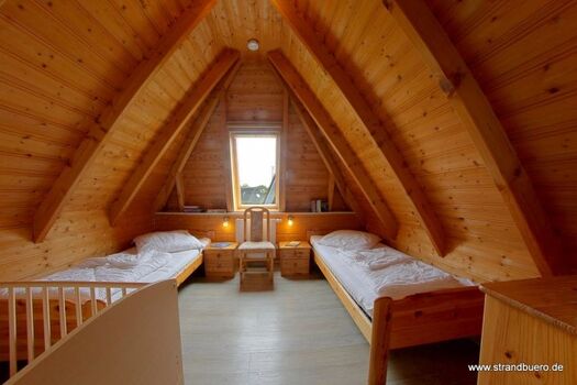 kleiner Schlafraum oben mit 2 Einzelbetten; Kinder