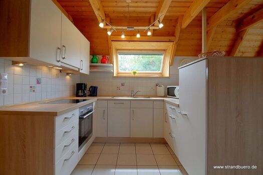 Küche mit Backofen, Ceranfeld, Spülmaschine