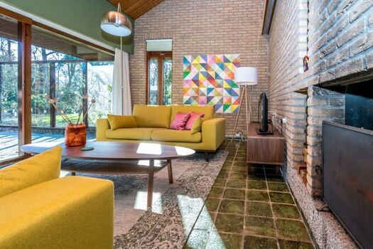 Die Sitzecke mit Kamin und Digital TV