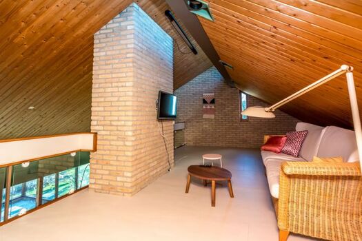 Zwischengeschoss mit Digital TV