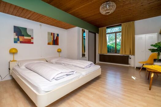 Schlafzimmer 1 mit eigenem Badezimmer