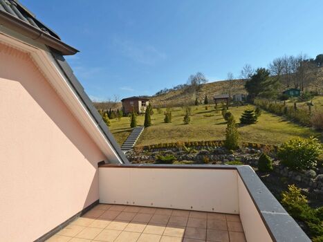 Blick auf das Gartengrundstück hinter dem Haus