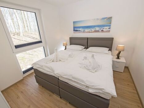 2. Schlafzimmer mit Doppelbett-auch als Einzelbetten stellbar, TV, Kleiderschrank