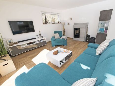 Wohnzimmer mit Kamin