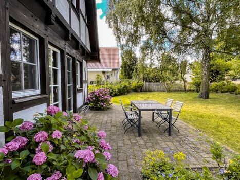 Ferienhaus Flieder - Garten und Terrasse