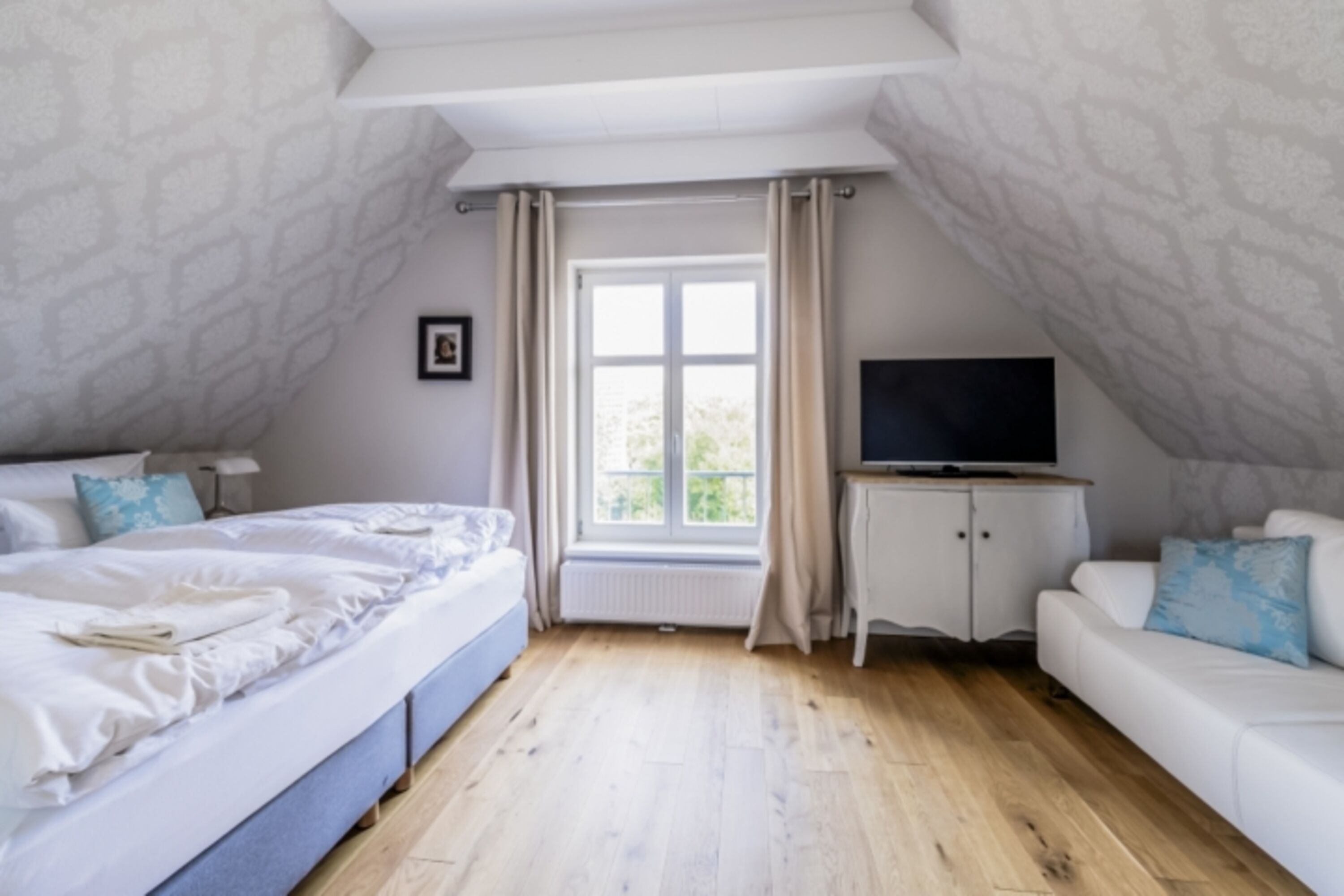 Schlafzimmer 1