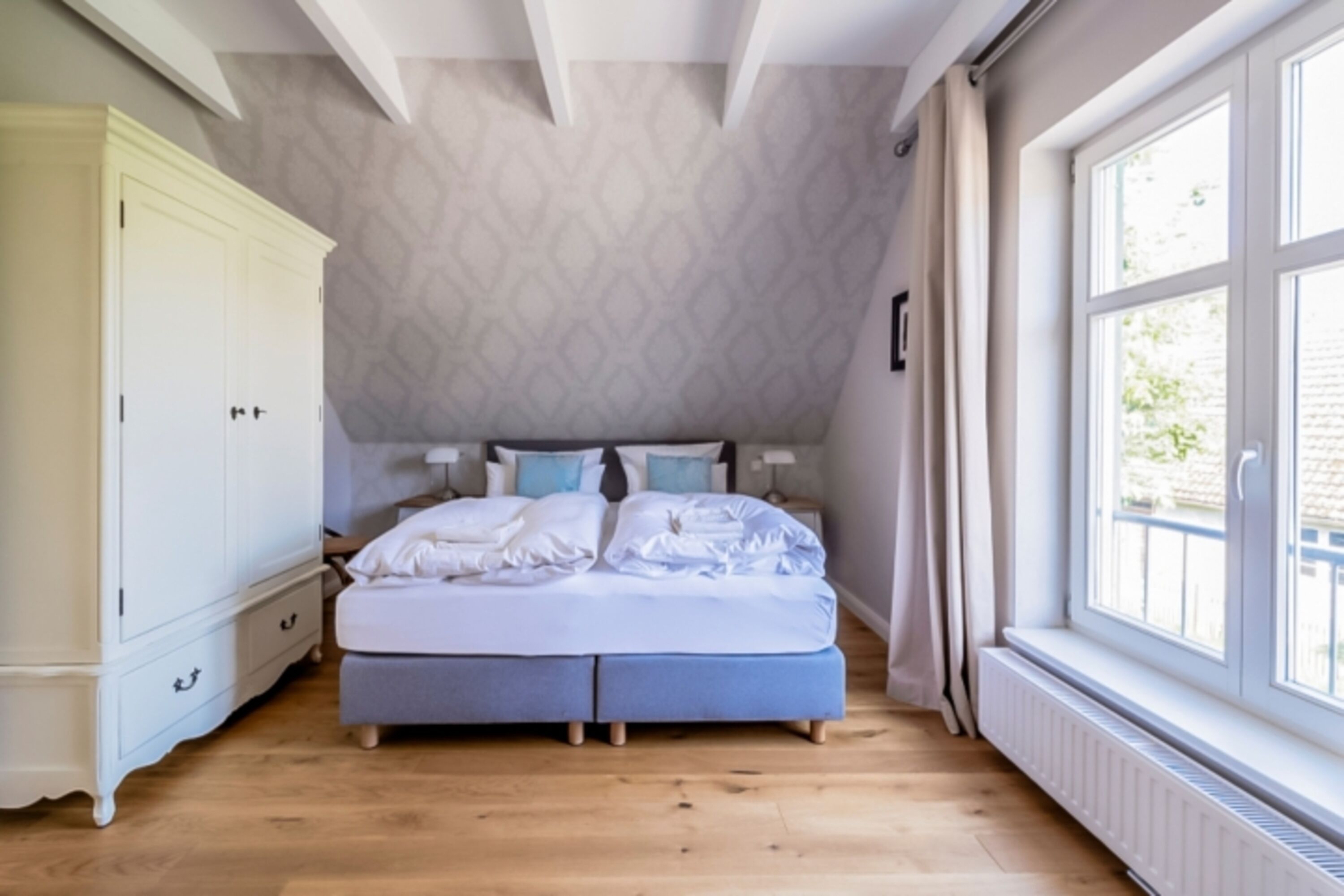 Schlafzimmer 1