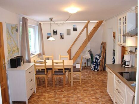 Wohnesszimmer und Treppe ins das Obergeschoss