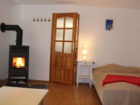 Wohnschlafzimmer mit Doppelbett