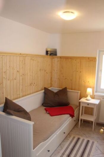 kleines Schlafzimmer im Untergeschoss