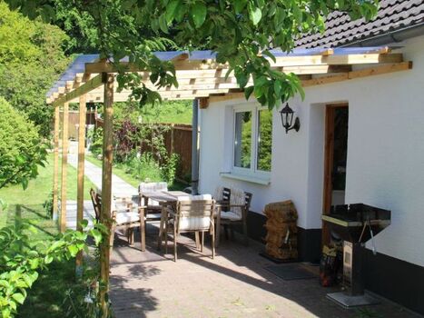 überdachte Terrasse mit Hauseingang