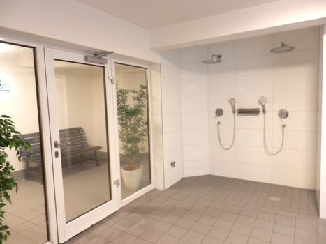 Duschbereich Schwimmbad