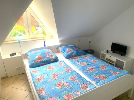 Schlafzimmer mit zweitem TV