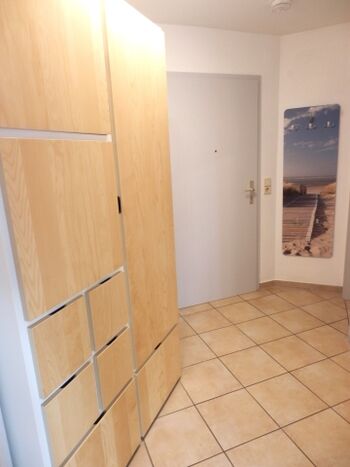 Diele mit Türöffner und Gegensprechanlage