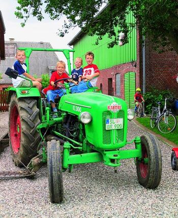 Treckerfahren mit den Kindern