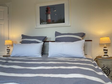 Schlafzimmer mit Doppelbett