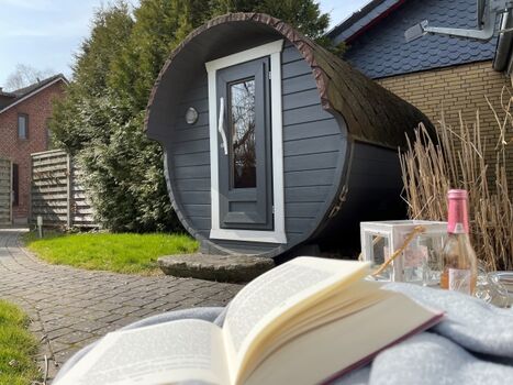 Fasssauna im Saunagarten