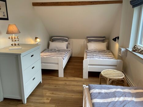 Schlafzimmer mit 3 Einzelbetten