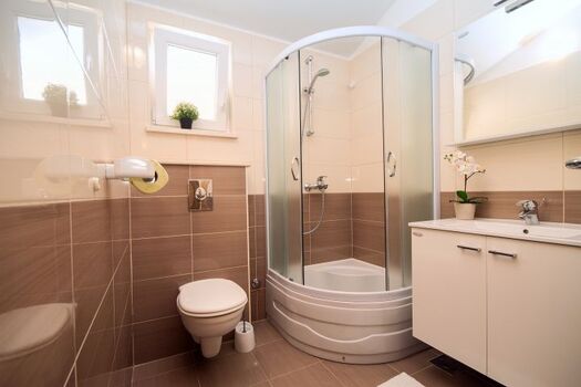 Badezimmer im Schlafzimmer Nr. 1