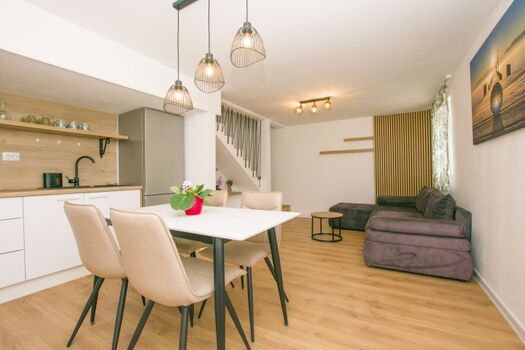 Essraum, Küche und Wohnraum