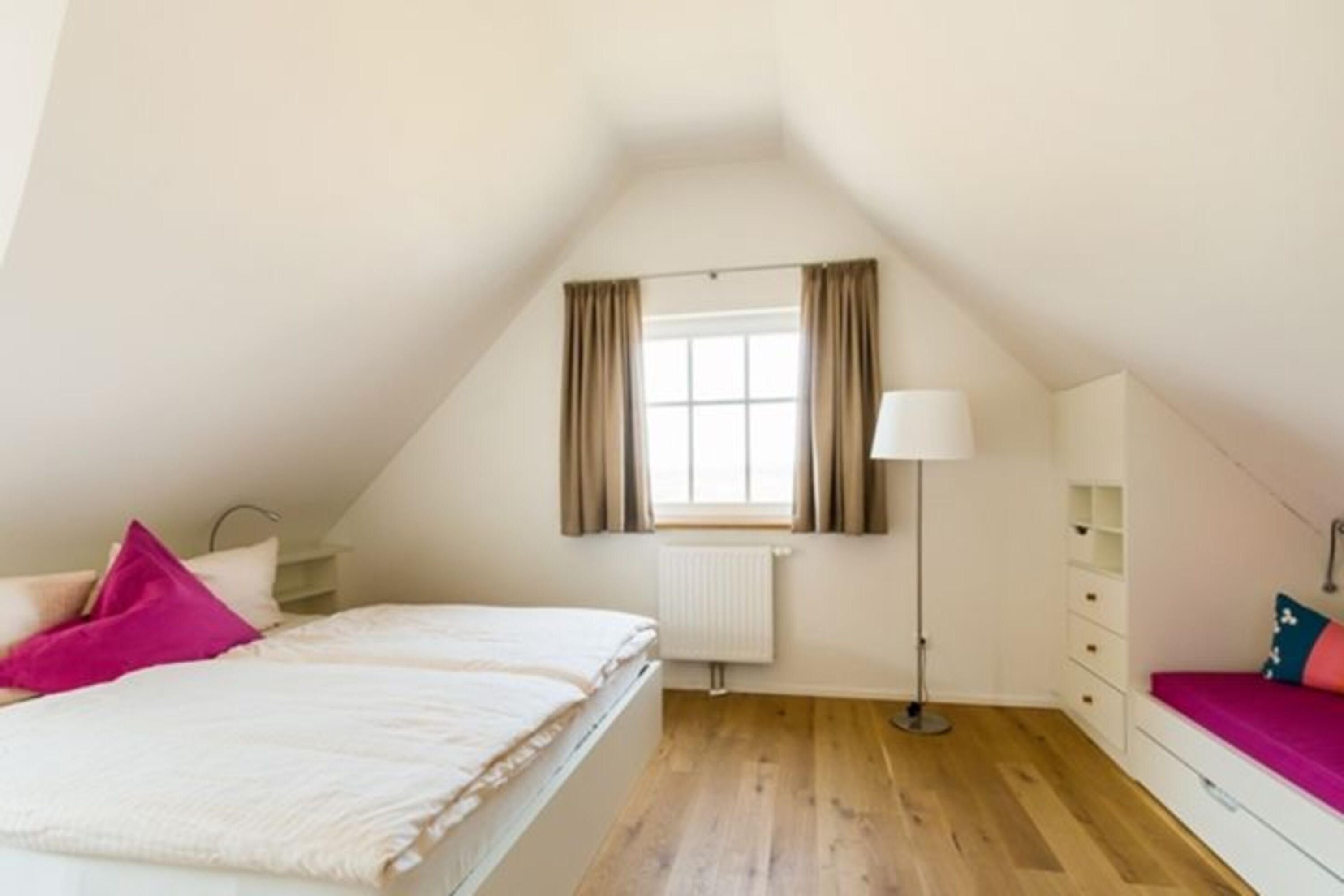 Schlafzimmer 1