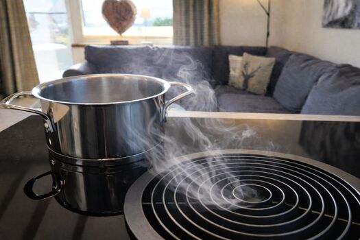 Kochinsel mit BORA-Kochfeld und Downdraft-Dunstabzug