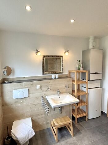 Stilvolles Badezimmer im OG