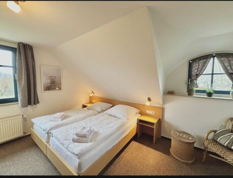 Großes maritimes Schlafzimmer im OG