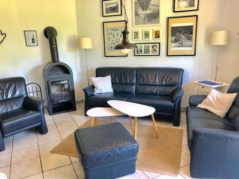 Gemütliche Sitzecke mit Kaminofen