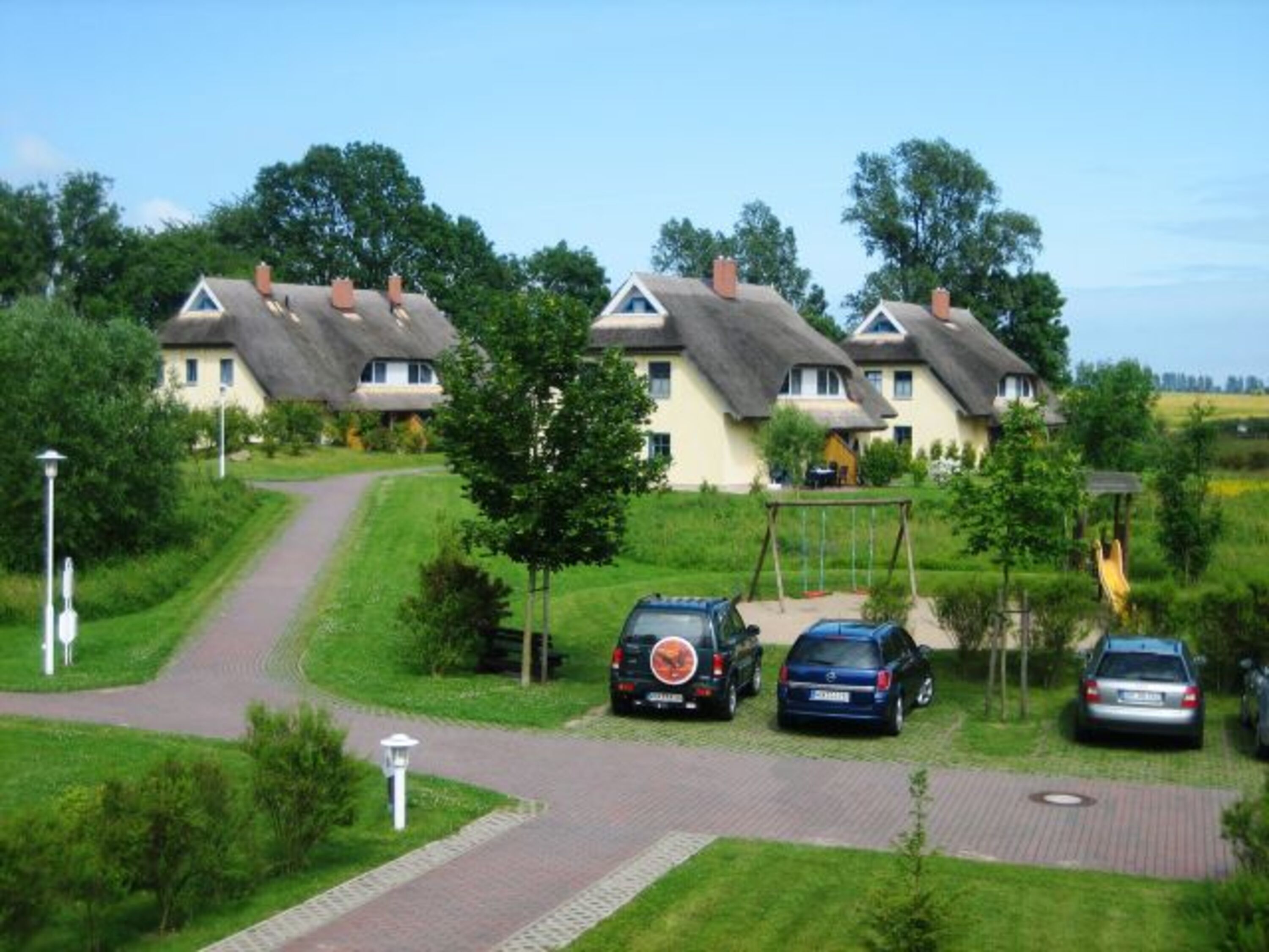 Parkplätze auf dem Grundstück des Feriendorfes